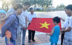The National flag in Hoang Sa archipelago