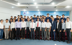Sinh viên Duy Tân giành giải cao nhất tại Cuộc thi Hackathon - IBM 2015