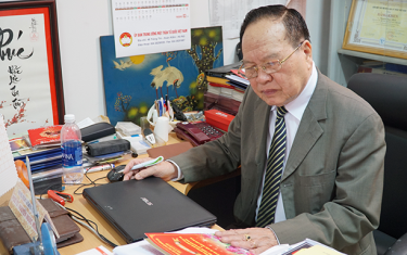 Associate Professor Nguyen Ngoc Minh is honored as “2017 Exemplary Intellectuals”