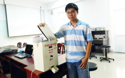 Sinh viên DTU Sáng chế Máy phát Bao Cao su miễn phí cho người dân