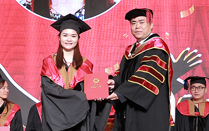 Đại học Duy Tân trao Bằng Tốt nghiệp Tiến sĩ và Thạc sĩ năm học 2022-2023