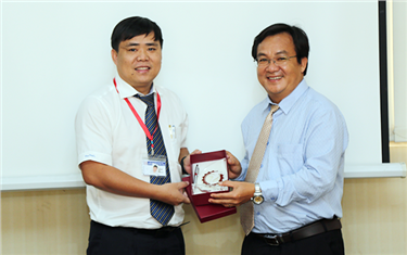 A Meeting with a Delegation from Tien Giang University
