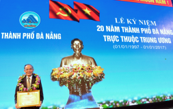 Two Distinguished Teachers are Honored by Danang