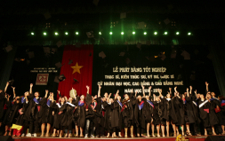Đại học Duy Tân phát Bằng Tốt nghiệp Năm học 2016 - 2017