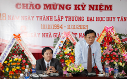 Trao học bổng cho sinh viên Đà Nẵng