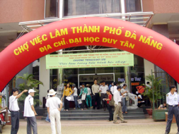 Hội chợ việc làm Thành phố Đà nẵng tại Đại học Duy Tân