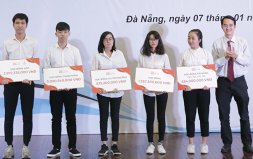 DTU Awards scholarships worth 11 billion vnd on the 68th Anniversary of the Traditional Vietnamese Students Day