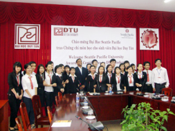 80 sinh viên nhận chứng chỉ môn học trong chương trình hợp tác đào tạo quốc tế