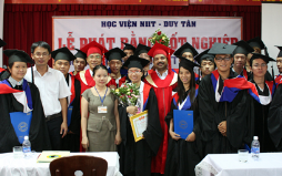 Sinh viên NIIT nhận bằng Tốt nghiệp