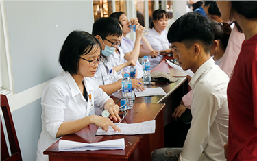 Hàng trăm Sinh viên Duy Tân tham gia Hiến máu Nhân đạo