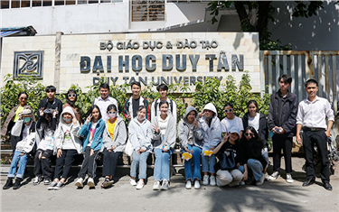 Dang Tran Con High School students tour DTU