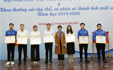 DTU commemorates the 71st Anniversary of Vietnamese Students’ Day with Scholarships