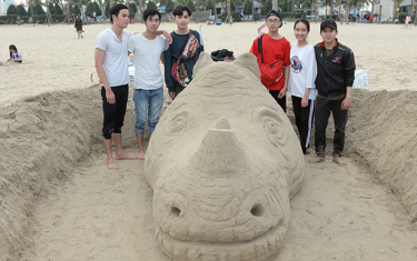 Đại học Duy Tân tổ chức Cuộc thi Xây Tượng Cát trên Biển Đà Nẵng năm 2018