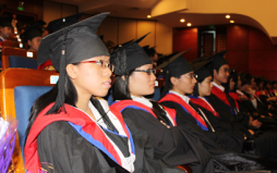 Hơn 50 sinh viên đầu tiên khoa KHXH&NV tốt nghiệp