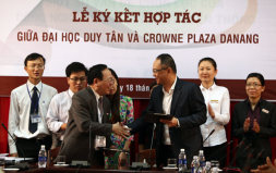 Signing Ceremony for a Partnership between DTU and the Crowne Plaza Danang