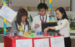 Sinh viên Việt giới thiệu trò chơi dân gian cho bạn bè ASEAN