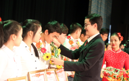 DTU Awards One billion dong Scholarships based on School Records