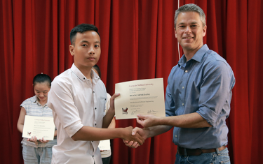 Carnegie Mellon University Awards Certificates to IT Students