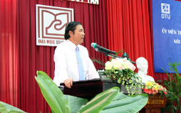 Bí thư Thành ủy Đà Nẵng nói chuyện với cán bộ, giáo viên Trường Đại học Duy Tân