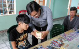 ĐH Duy Tân tặng cánh tay “Robot” cho Học sinh Khuyết tật