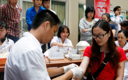 Sinh viên Duy Tân hào hứng tham gia ngày hội Hiến máu Nhân đạo