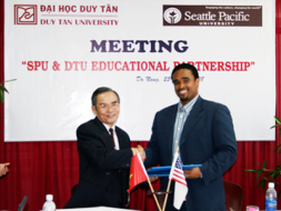 Lễ ký kết hợp tác đào tạo giữa Đại học Duy Tân và Đại học Seattle Pacific (SPU)