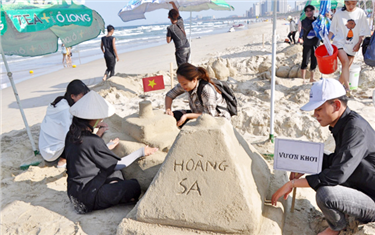 The Beauty of Sand Sculptures at Pham Van Dong beach