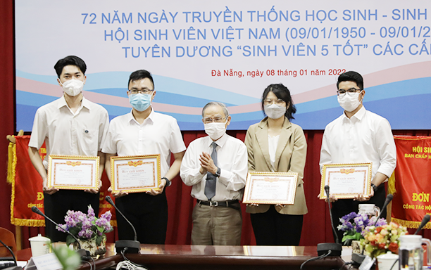 Kỷ niệm 72 năm ngày Truyền thống HSSV VN và Tuyên dương “Sinh viên 5 tốt” các cấp