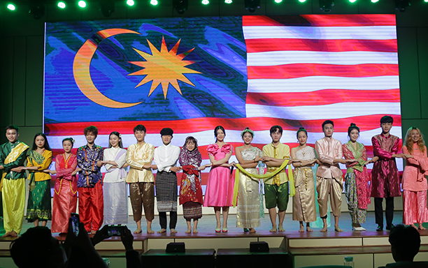 Kết nối Tình bạn và Tìm hiểu Văn hóa trong Ngày hội ASEAN 2023 tại DTU