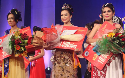 Ms. Xuan Trang Wins the 2012 Miss Danang Pageant