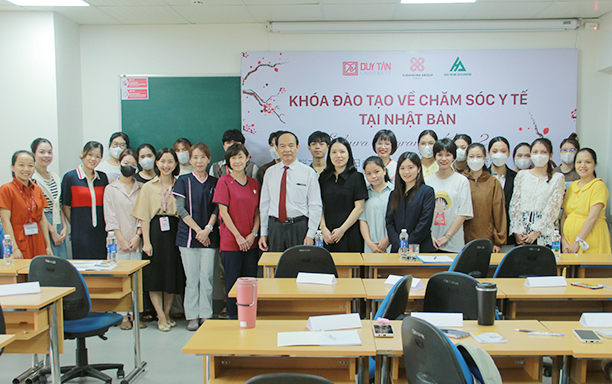 Chuyên gia Nhật Bản tập huấn cho sinh viên Điều dưỡng - Đại học Duy Tân