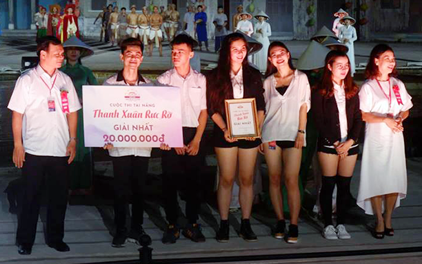 The DTU Rio Crew team win first prize in the “Flaming Youth” competition