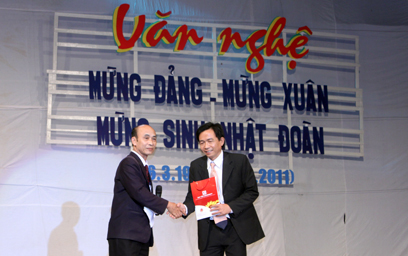 DTU Awards Scholarships to the Sao Nam High School