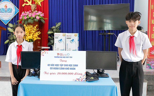 DTU Donates Equipment for Learning to Students Facing Financial Difficulties at Nguyen Hong Anh Secondary School