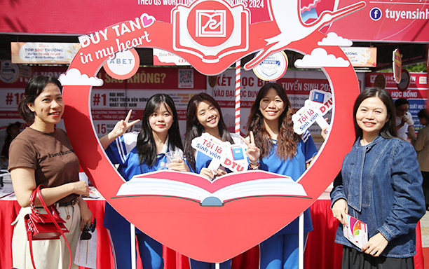 DTU Participates in 2024 University Enrollment Counseling at the Phan Chau Trinh High School in Danang