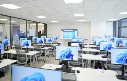Samsung trao tặng ĐH Duy Tân phòng Lab máy tính cấu hình cao