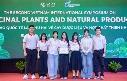 Sinh viên Công nghệ Sinh học của ĐH Duy Tân đạt giải về Sâm Ngọc Linh và Rau má