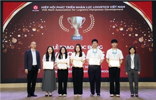 Sinh viên ĐH Duy Tân nhận Học bổng Tài năng VALOMA