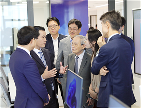 Samsung trao tặng ĐH Duy Tân phòng Lab máy tính cấu hình cao gần 1,3 tỉ đồng