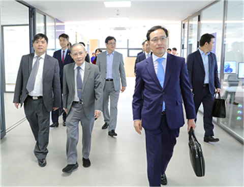 Samsung trao tặng ĐH Duy Tân phòng Lab máy tính cấu hình cao gần 1,3 tỉ đồng