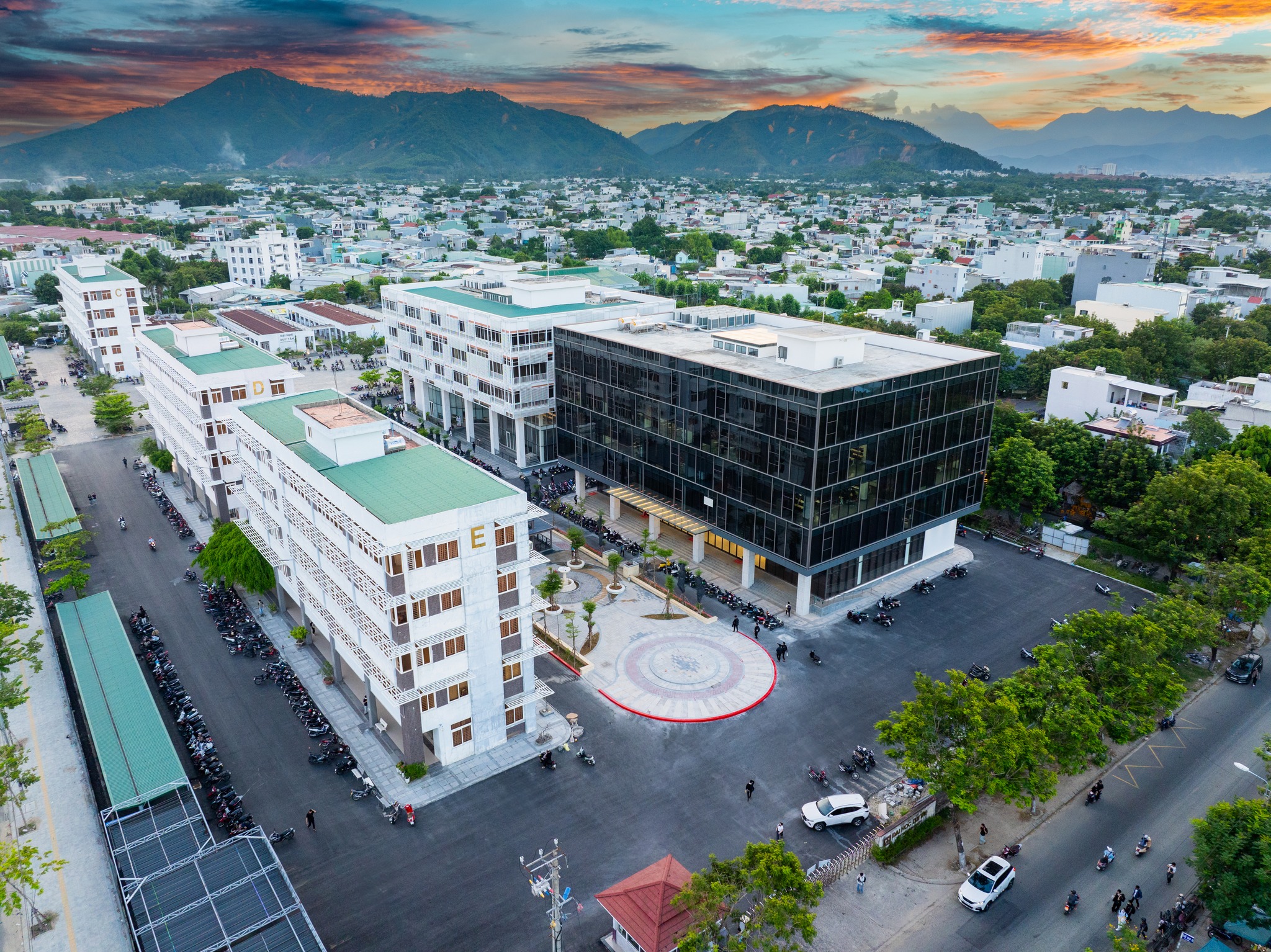 Khuôn viên Đại học Duy Tân