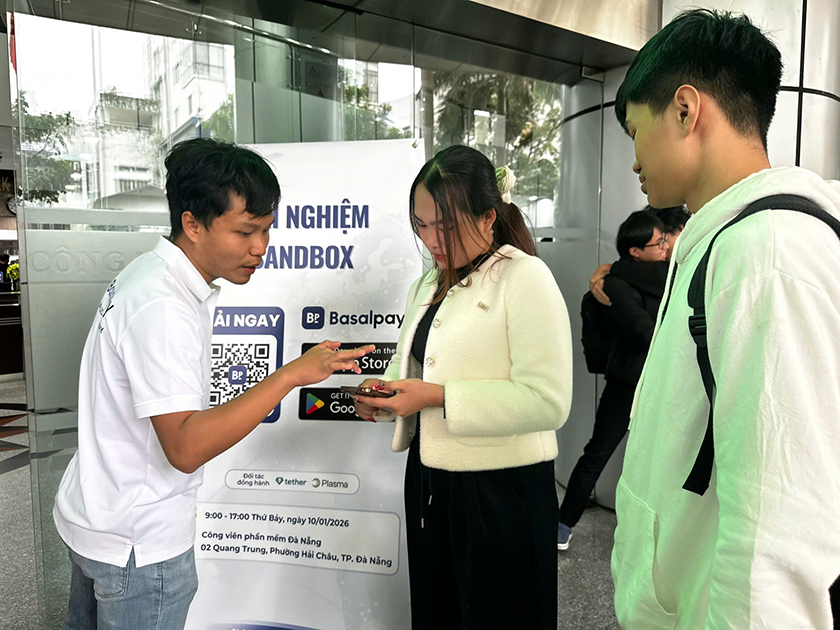 Sinh viên Đại học Duy Tân trải nghiệm các ứng dụng tài chính số hợp pháp