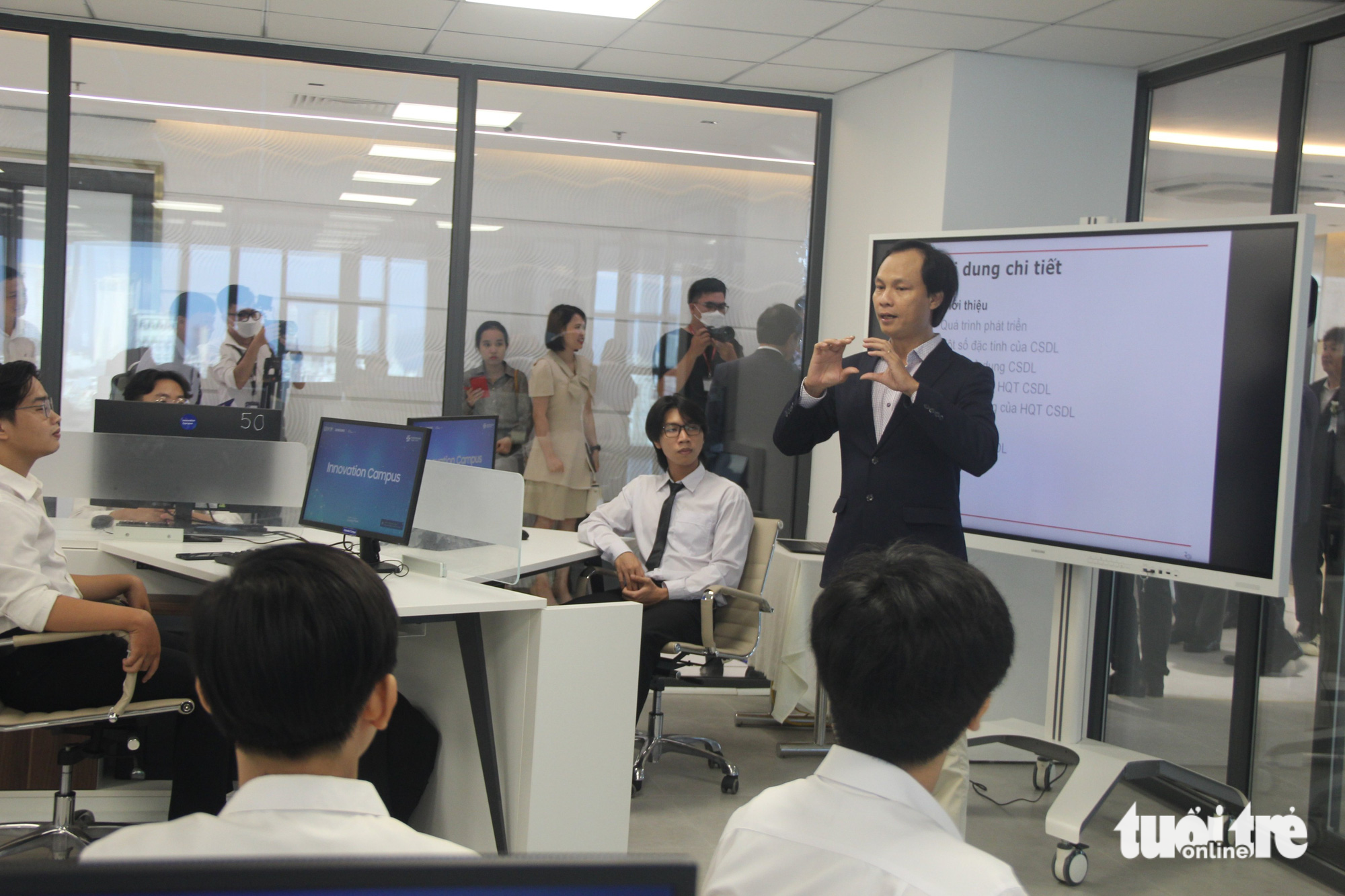 Những sinh viên đầu tiên của ĐH Duy Tân tham gia lớp học dự án Samsung Innovation Campus 2022 - 2023