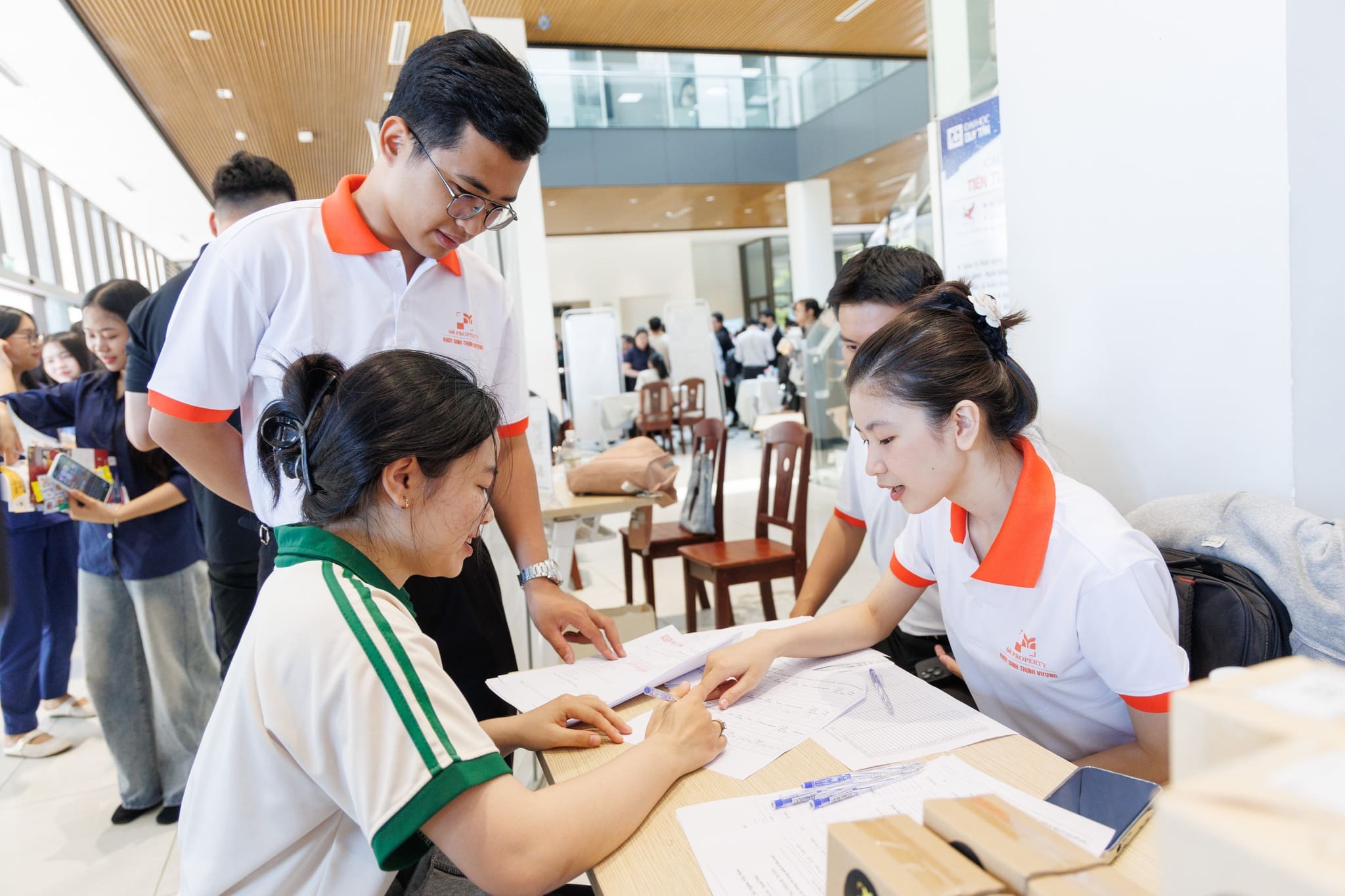 Tuyển dụng gần 2.000 vị trí tại ngày hội việc làm Đại học Duy Tân