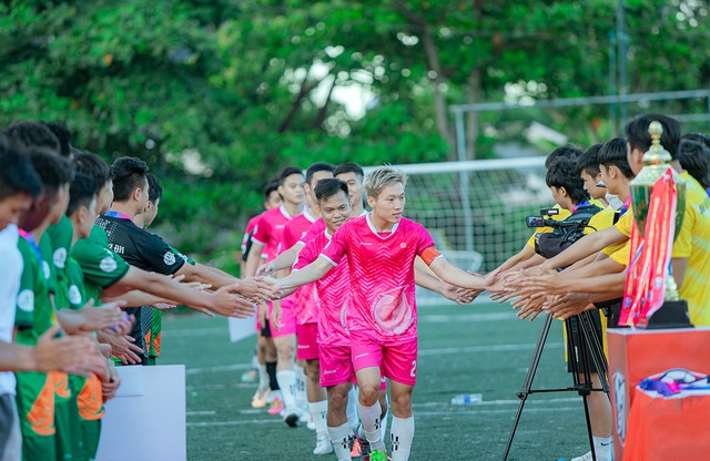 Đội tuyển bóng đá của ĐH Duy Tân mang đến giải bóng một lối chơi đẹp cùng kỹ thuật bóng tốt