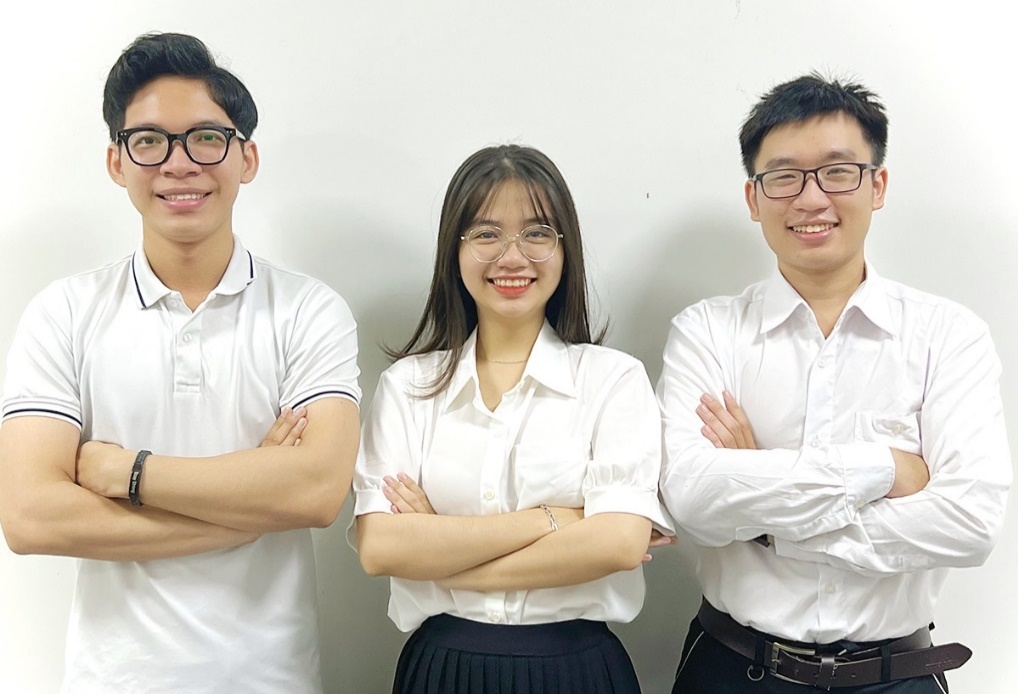a sinh viên Trường Đại học Duy Tân đạt giải Hội thi nghiên cứu khoa học Smile Code