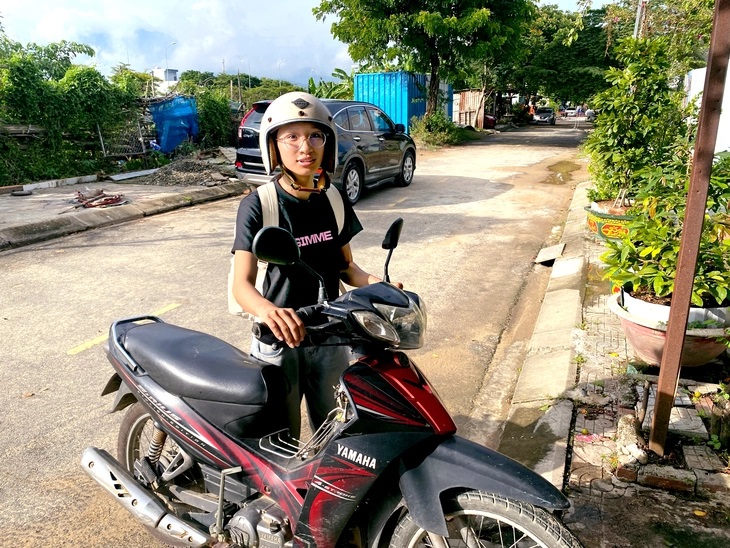 Hà Bảo Châu tranh thủ thời gian rảnh để đi làm thêm kiếm tiền học đại học