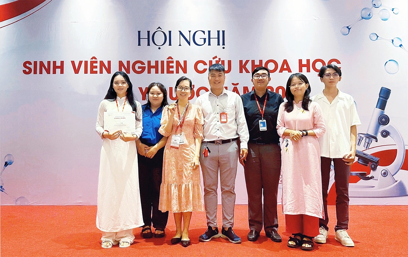 Sinh viên DTU và các thầy cô hướng dẫn đề tài đạt các Giải thưởng Sinh viên Nghiên cứu Khoa học