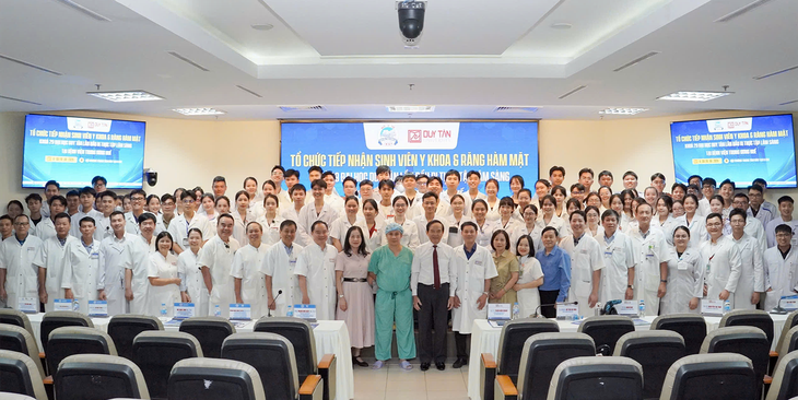 Sinh viên ĐH Duy Tân thực tập lâm sàng tại Bệnh viện Trung ương Huế