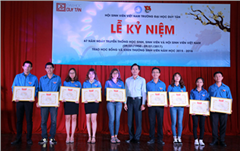 DTU trao Học bổng và Khen thưởng Nhân ngày Học sinh Sinh viên Việt Nam